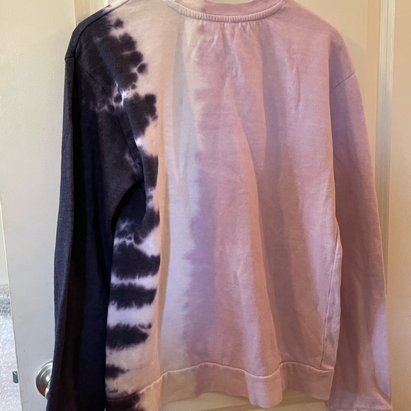 Nirvana sweatshirt that is very comfortable and stylish - Picture 2 of 3